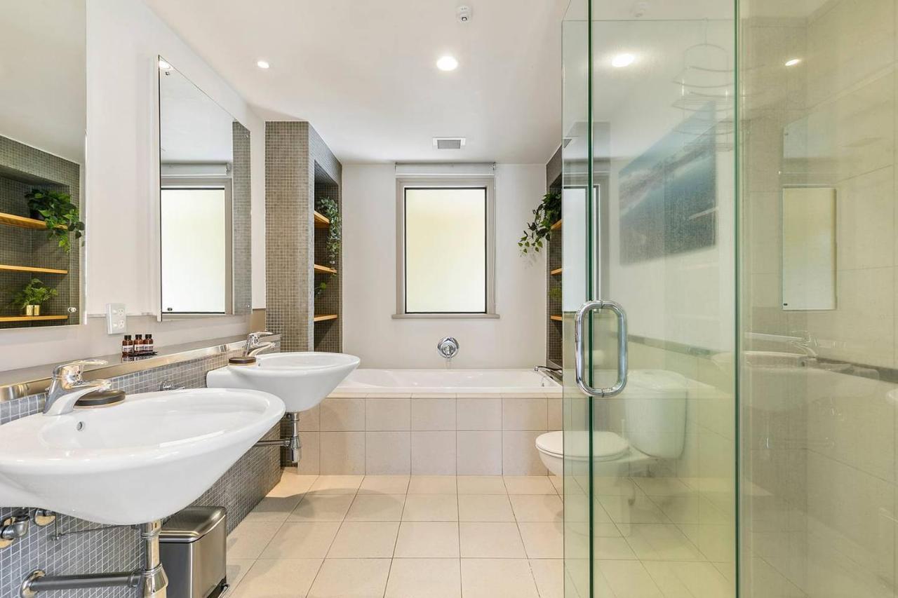 Enormous One Bedroom Beauty In Cbd! Free Parking Auckland Kültér fotó