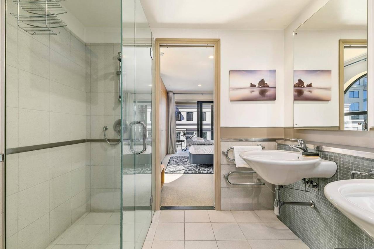 Enormous One Bedroom Beauty In Cbd! Free Parking Auckland Kültér fotó
